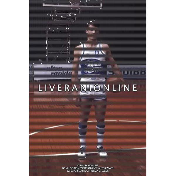 RETROSPETTIVA ANTONELLO RIVA BASKET NELLA FOTO ANTONELLO RIVA CON LA MAGLIA DELLA SQUIBB CANTU AG ALDO LIVERANI SAS