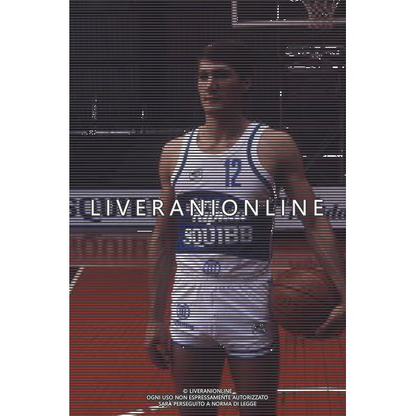 RETROSPETTIVA ANTONELLO RIVA BASKET NELLA FOTO ANTONELLO RIVA CON LA MAGLIA DELLA SQUIBB CANTU AG ALDO LIVERANI SAS