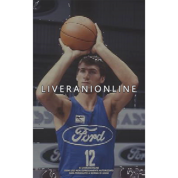 RETROSPETTIVA ANTONELLO RIVA BASKET NELLA FOTO ANTONELLO RIVA CON LA MAGLIA DELLA FORD CANTU AG ALDO LIVERANI SAS