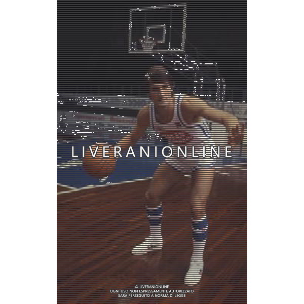 RETROSPETTIVA ANTONELLO RIVA BASKET NELLA FOTO ANTONELLO RIVA CON LA MAGLIA DELLA JOLLY COLOMBANI CANTU AG ALDO LIVERANI SAS