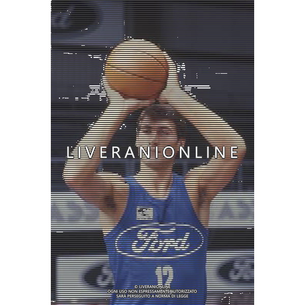 RETROSPETTIVA ANTONELLO RIVA BASKET NELLA FOTO ANTONELLO RIVA CON LA MAGLIA DELLA FORD CANTU AG ALDO LIVERANI SAS