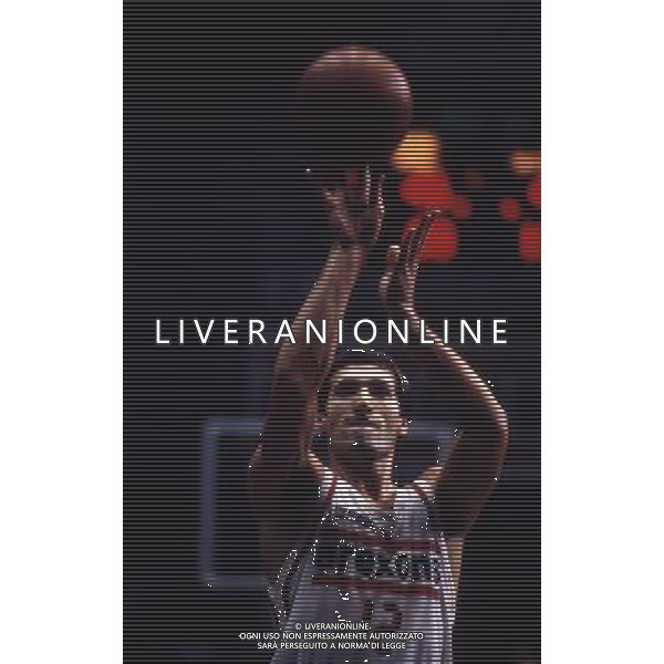 RETROSPETTIVA ANTONELLO RIVA BASKET NELLA FOTO ANTONELLO RIVA CON LA MAGLIA DELLA AREXONS CANTU AG ALDO LIVERANI SAS