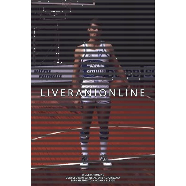 RETROSPETTIVA ANTONELLO RIVA BASKET NELLA FOTO ANTONELLO RIVA CON LA MAGLIA DELLA SQUIBB CANTU AG ALDO LIVERANI SAS