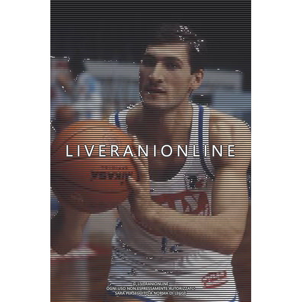 RETROSPETTIVA ANTONELLO RIVA BASKET NELLA FOTO ANTONELLO RIVA CON LA MAGLIA DELLA JOLLY COLOMBANI CANTU AG ALDO LIVERANI SAS