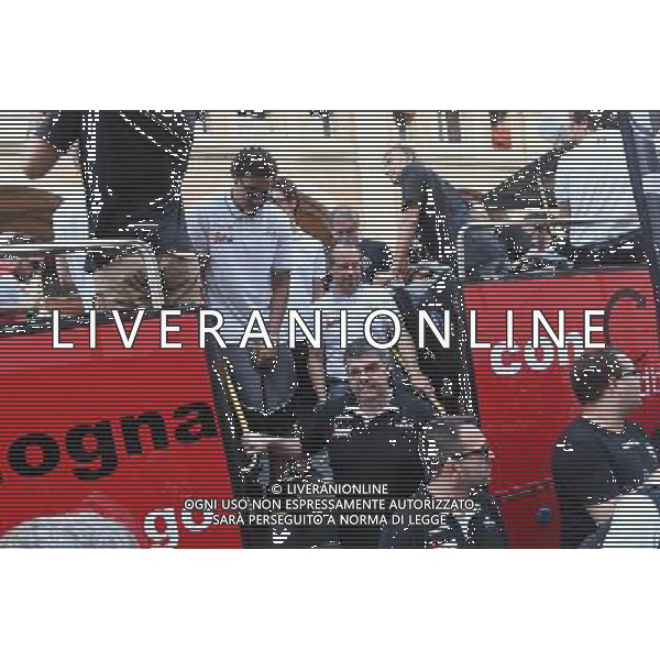 FESTA GIOCATORI VIRTUS IN PIAZZA MAGGIORE - Festeggiamenti con i tifosi all\'arrivo dei giocatori di basket della Virtus Pallacanestro Bologna con la coppa trofeo per la promozione in serie A - 20 giugno 2017 ©ARCHIVIO / AGENZIA ALDO LIVERANI SAS