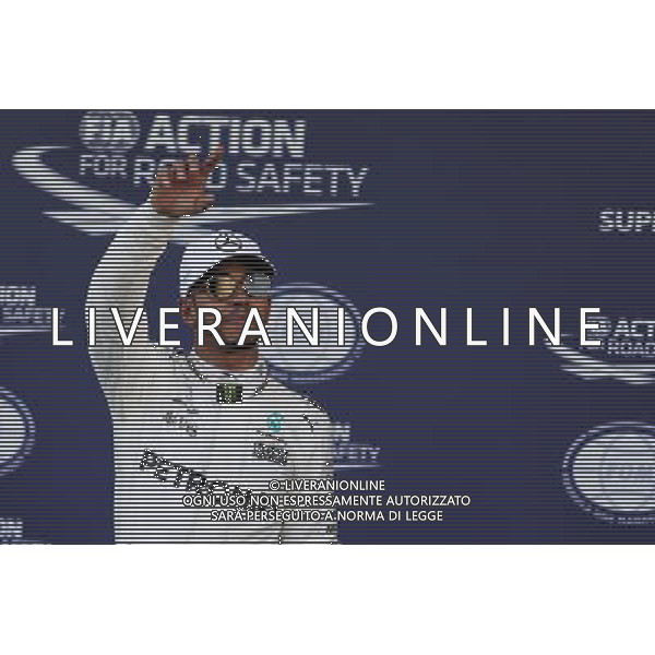 Lewis Hamilton (GBR) Mercedes AMG F1 celebrates his pole position in parc ferme. 24.06.2017. Formula 1 World Championship, Rd 8, Azerbaijan Grand Prix, Baku Street Circuit, Azerbaijan, Qualifying Day. / AGENZIA ALDO LIVERANI SAS - ITALY ONLY EDITORIAL USE ONLY - - Gp F1 Baku Street Circuit, Azerbaijan, Prove Ufficiali Qualifiche 24.06.2017.