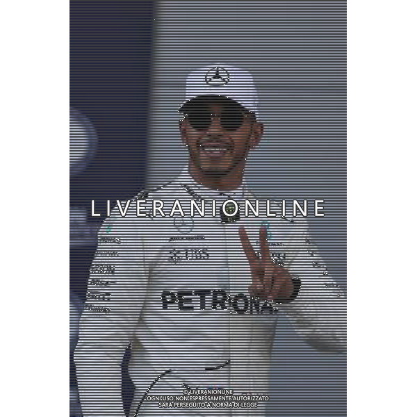 Lewis Hamilton (GBR) Mercedes AMG F1 celebrates his pole position in parc ferme. 24.06.2017. Formula 1 World Championship, Rd 8, Azerbaijan Grand Prix, Baku Street Circuit, Azerbaijan, Qualifying Day. / AGENZIA ALDO LIVERANI SAS - ITALY ONLY EDITORIAL USE ONLY - - Gp F1 Baku Street Circuit, Azerbaijan, Prove Ufficiali Qualifiche 24.06.2017.