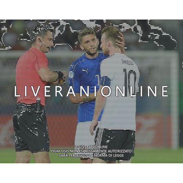 UEFA Campionato Europeo Under 21 Polonia 2017 Gruppo C Krakow (Polonia) - 24.06.2017 Italia-Germania Nella Foto:lÕarbitro vincic ammonisce domenico berardi e arnold dopo gli scontri fra i giocatori /Ph.Vitez-Ag. Aldo Liverani