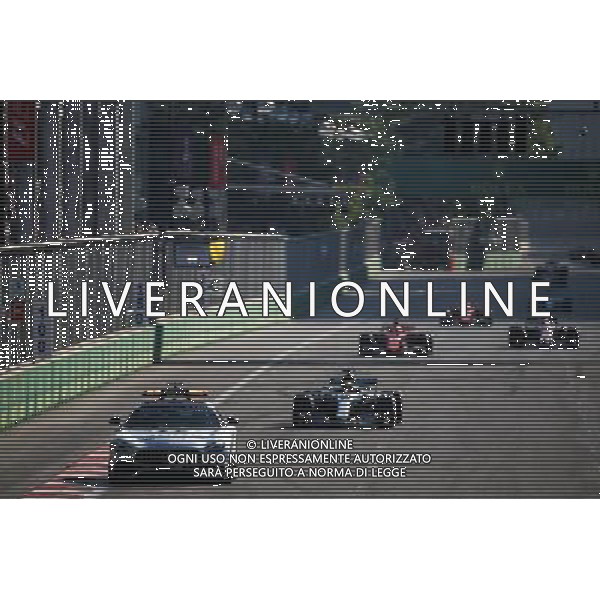 Lewis Hamilton (GBR) Mercedes AMG F1 W08 leads behind the FIA Safety Car. 25.06.2017. Formula 1 World Championship, Rd 8, Azerbaijan Grand Prix, Baku Street Circuit, Azerbaijan, Race Day. / AGENZIA ALDO LIVERANI SAS ITALY ONLY - EDITORIAL USE ONLY - Gp F1 Baku Street Circuit, Azerbaijan, Gara 25.06.2017. 