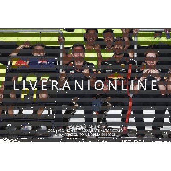 Race winner Daniel Ricciardo (AUS) Red Bull Racing celebrates with Christian Horner (GBR) Red Bull Racing Team Principal and the team. 25.06.2017. Formula 1 World Championship, Rd 8, Azerbaijan Grand Prix, Baku Street Circuit, Azerbaijan, Race Day. AG ALDO LIVERANI SAS ONLY ITALY