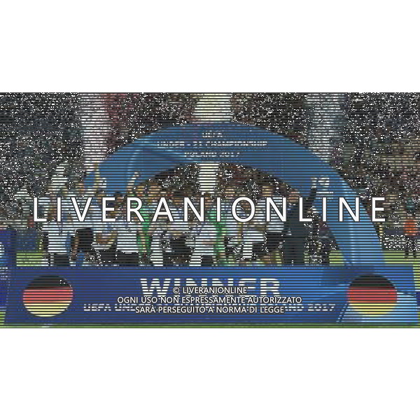 UEFA Campionato Europeo Under 21 Polonia 2017 Finale Krakow (Polonia) - 30.06.2017 Germania-Spagna Nella Foto: esultanza e festeggiamenti a fine gara dei giocatori della germania che alzano la coppa /Ph.Vitez-Ag. Aldo Liverani