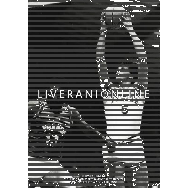RETROSPETTIVA ALBERTO TONUT BASKET NELLA FOTO ALBERTO TONUT CON LA MAGLIA DELLA NAZIONALE ITALIANA AG ALDO LIVERANI SAS