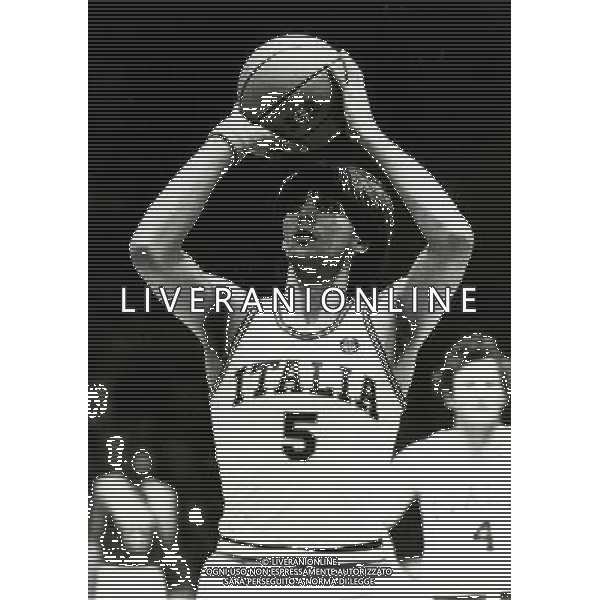RETROSPETTIVA ALBERTO TONUT BASKET NELLA FOTO ALBERTO TONUT CON LA MAGLIA DELLA NAZIONALE ITALIANA AG ALDO LIVERANI SAS