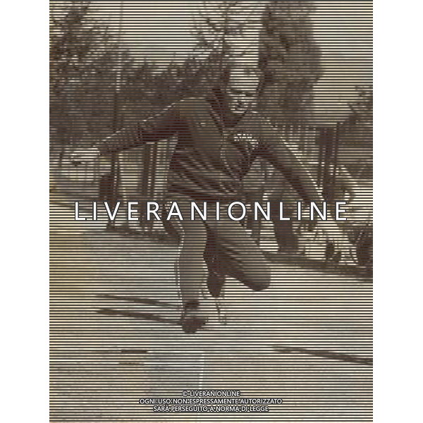 RETROSPETTIVA VAVASSORI GIOVANNI ALLENATORE E CALCIATORE NELLA FOTO GIOVANNI VAVASSORI CON LA MAGLIA DELL\'ATALANTA AG ALDO LIVERANI SAS