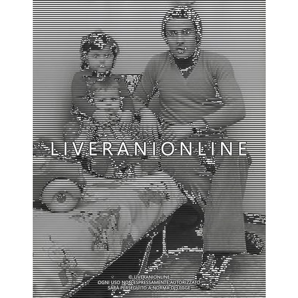 RETROSPETTIVA LUCIANO CHIARUGI ALLENATORE E CALCIATORE NELLA FOTO LUCIANO CHIARUGI IN FAMIGLIA AG ALDO LIVERANI SAS