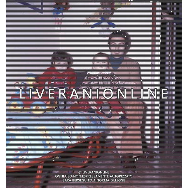 RETROSPETTIVA LUCIANO CHIARUGI ALLENATORE E CALCIATORE NELLA FOTO LUCIANO CHIARUGI CON LA FAMIGLIA AG ALDO LIVERANI SAS