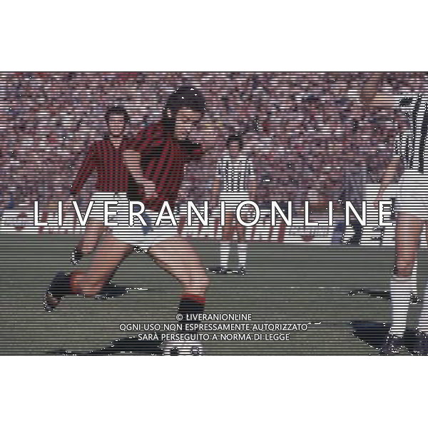 RETROSPETTIVA LUCIANO CHIARUGI ALLENATORE E CALCIATORE NELLA FOTO LUCIANO CHIARUGI CON LA MAGLIA DEL MILAN AG ALDO LIVERANI SAS