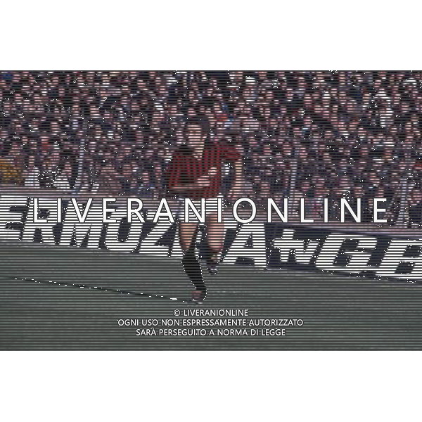 RETROSPETTIVA LUCIANO CHIARUGI ALLENATORE E CALCIATORE NELLA FOTO LUCIANO CHIARUGI CON LA MAGLIA DEL MILAN AG ALDO LIVERANI SAS