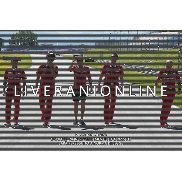 Sebastian Vettel (GER) Ferrari walks the circuit with the team. 06.07.2017. Formula 1 World Championship, Rd 9, Austrian Grand Prix, Spielberg, Austria, Preparation Day. - www.xpbimages.com, EMail: requests@xpbimages.com - copy of publication required for printed pictures. Every used picture is fee-liable. Â© Copyright: Moy / XPB Images/Ag. Aldo Liverani s.a.s.