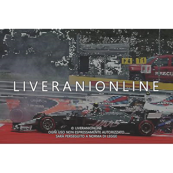 Fernando Alonso (ESP) McLaren MCL32 crashes at the start of the race. 09.07.2017. Formula 1 World Championship, Rd 9, Austrian Grand Prix, Spielberg, Austria, Race Day. AG ALDO LIVERANI SAS ONLY ITALY