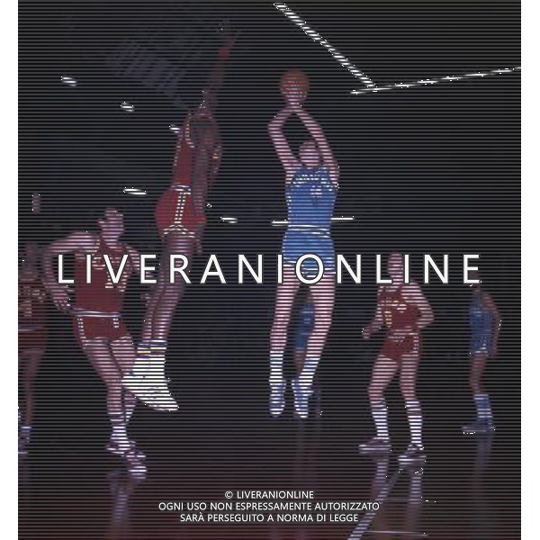 RETROSPETTIVA VITTORIO FERRACINI BASKET NELLA FOTO VITTORIO FERRACINI CON LA MAGLIA INNOCENTI AG ALDO LIVERANI SAS