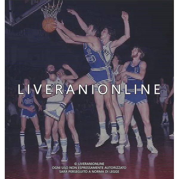 RETROSPETTIVA VITTORIO FERRACINI BASKET NELLA FOTO VITTORIO FERRACINI CON LA MAGLIA INNOCENTI AG ALDO LIVERANI SAS
