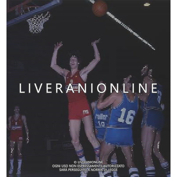 RETROSPETTIVA VITTORIO FERRACINI BASKET NELLA FOTO VITTORIO FERRACINI CON LA MAGLIA CINZANO AG ALDO LIVERANI SAS