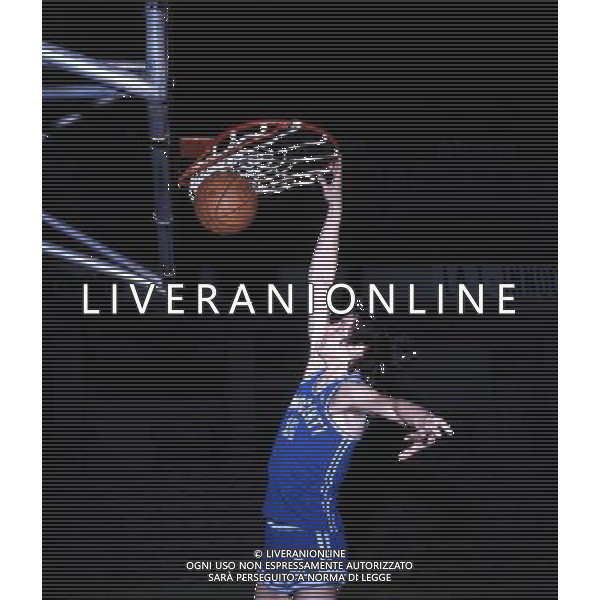 RETROSPETTIVA VITTORIO FERRACINI BASKET NELLA FOTO VITTORIO FERRACINI CON LA MAGLIA INNOCENTI AG ALDO LIVERANI SAS