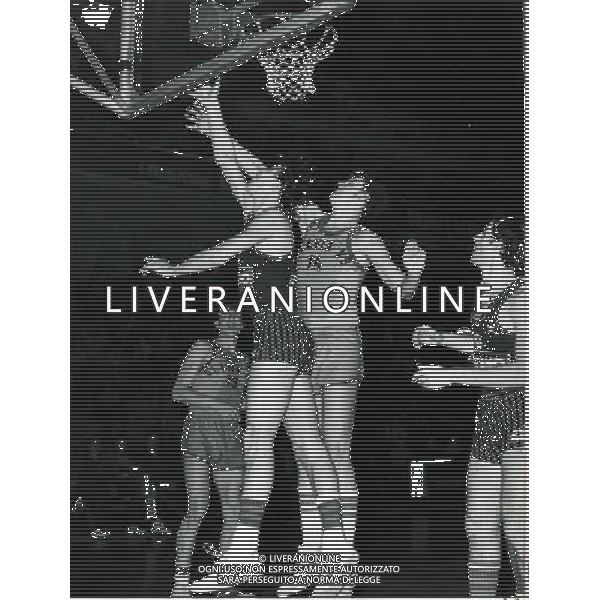 RETROSPETTIVA VITTORIO FERRACINI BASKET NELLA FOTO VITTORIO FERRACINI CON LA MAGLIA CINZANO AG ALDO LIVERANI SAS
