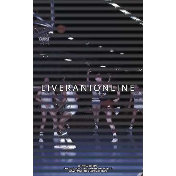 RETROSPETTIVA VITTORIO FERRACINI BASKET NELLA FOTO VITTORIO FERRACINI CON LA MAGLIA CINZANO AG ALDO LIVERANI SAS