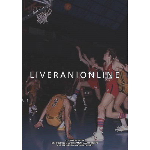 RETROSPETTIVA VITTORIO FERRACINI BASKET NELLA FOTO VITTORIO FERRACINI CON LA MAGLIA CINZANO AG ALDO LIVERANI SAS
