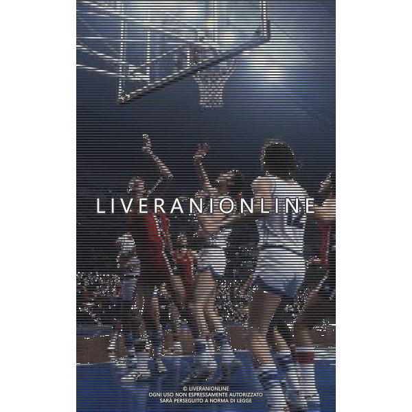 RETROSPETTIVA VITTORIO FERRACINI BASKET NELLA FOTO VITTORIO FERRACINI CON LA MAGLIA NAZIONALE ITALIANA AG ALDO LIVERANI SAS