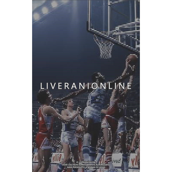 RETROSPETTIVA VITTORIO FERRACINI BASKET NELLA FOTO VITTORIO FERRACINI CON LA MAGLIA BILLY AG ALDO LIVERANI SAS
