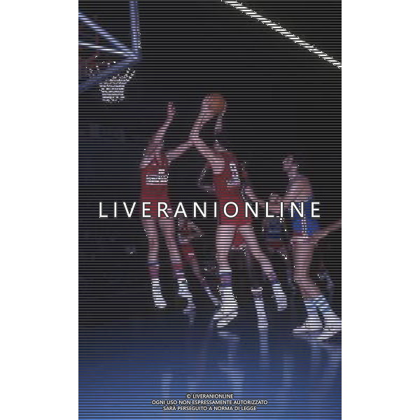 RETROSPETTIVA VITTORIO FERRACINI BASKET NELLA FOTO VITTORIO FERRACINI CON LA MAGLIA CINZANO AG ALDO LIVERANI SAS