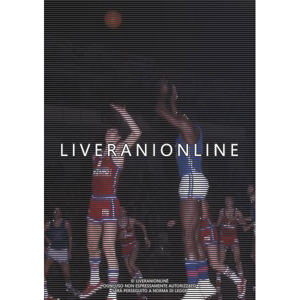 RETROSPETTIVA VITTORIO FERRACINI BASKET NELLA FOTO VITTORIO FERRACINI CON LA MAGLIA CINZANO AG ALDO LIVERANI SAS