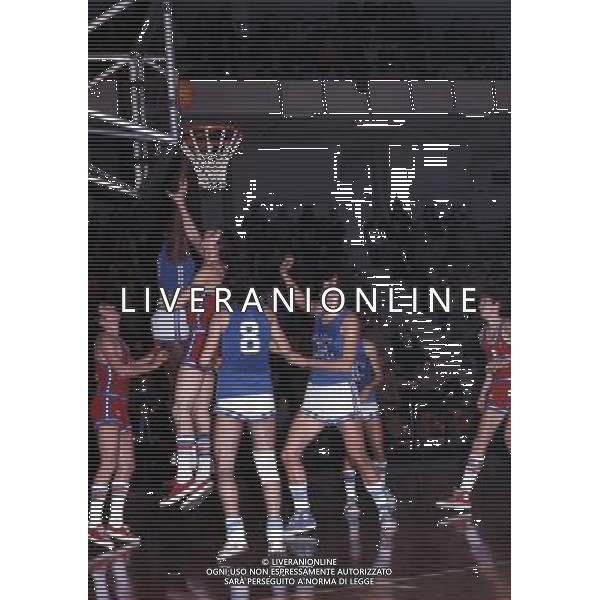 RETROSPETTIVA VITTORIO FERRACINI BASKET NELLA FOTO VITTORIO FERRACINI CON LA MAGLIA CINZANO AG ALDO LIVERANI SAS