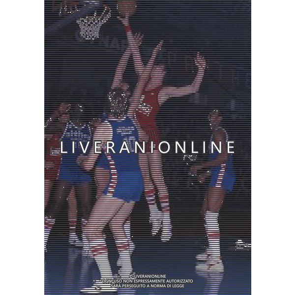 RETROSPETTIVA VITTORIO FERRACINI BASKET NELLA FOTO VITTORIO FERRACINI CON LA MAGLIA CINZANO AG ALDO LIVERANI SAS
