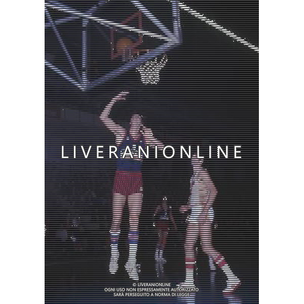 RETROSPETTIVA VITTORIO FERRACINI BASKET NELLA FOTO VITTORIO FERRACINI CON LA MAGLIA CINZANO AG ALDO LIVERANI SAS