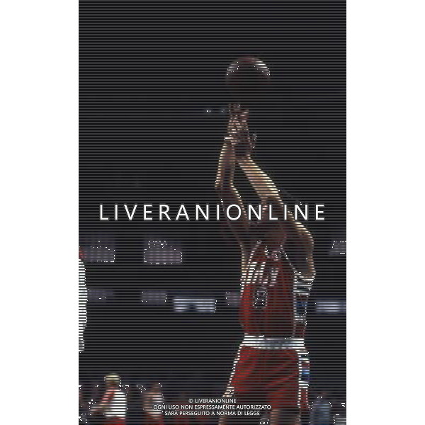 RETROSPETTIVA VITTORIO FERRACINI BASKET NELLA FOTO VITTORIO FERRACINI CON LA MAGLIA BILLY AG ALDO LIVERANI SAS