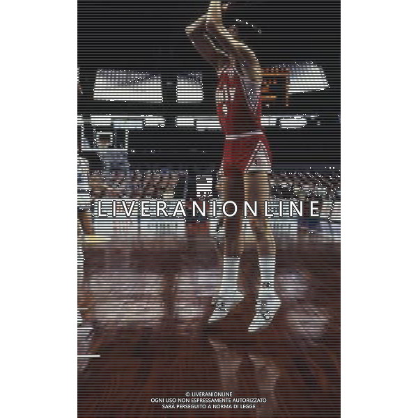 RETROSPETTIVA VITTORIO FERRACINI BASKET NELLA FOTO VITTORIO FERRACINI CON LA MAGLIA BILLY AG ALDO LIVERANI SAS