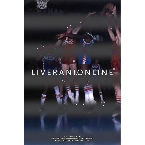 RETROSPETTIVA VITTORIO FERRACINI BASKET NELLA FOTO VITTORIO FERRACINI CON LA MAGLIA CINZANO AG ALDO LIVERANI SAS