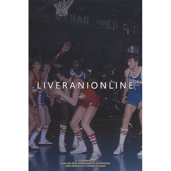RETROSPETTIVA VITTORIO FERRACINI BASKET NELLA FOTO VITTORIO FERRACINI CON LA MAGLIA CINZANO AG ALDO LIVERANI SAS