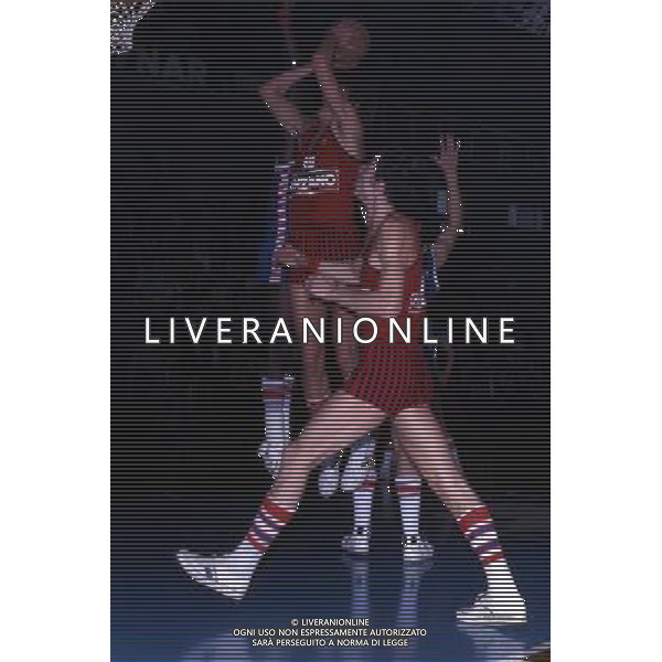 RETROSPETTIVA VITTORIO FERRACINI BASKET NELLA FOTO VITTORIO FERRACINI CON LA MAGLIA CINZANO AG ALDO LIVERANI SAS