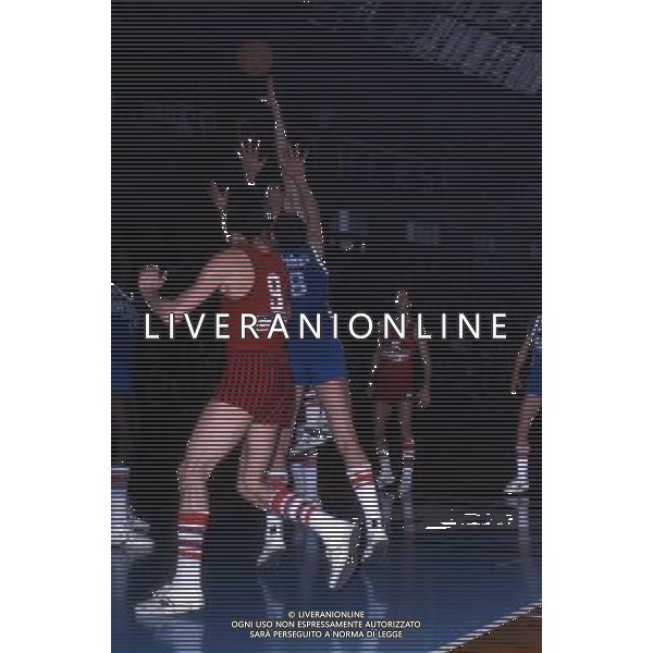 RETROSPETTIVA VITTORIO FERRACINI BASKET NELLA FOTO VITTORIO FERRACINI CON LA MAGLIA CINZANO AG ALDO LIVERANI SAS