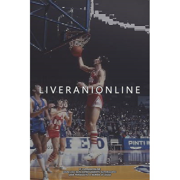 RETROSPETTIVA VITTORIO FERRACINI BASKET NELLA FOTO VITTORIO FERRACINI CON LA MAGLIA BILLY AG ALDO LIVERANI SAS