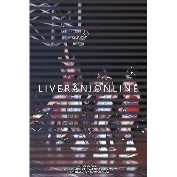 RETROSPETTIVA VITTORIO FERRACINI BASKET NELLA FOTO VITTORIO FERRACINI CON LA MAGLIA CINZANO AG ALDO LIVERANI SAS