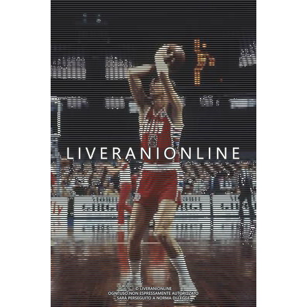 RETROSPETTIVA VITTORIO FERRACINI BASKET NELLA FOTO VITTORIO FERRACINI CON LA MAGLIA BILLY AG ALDO LIVERANI SAS