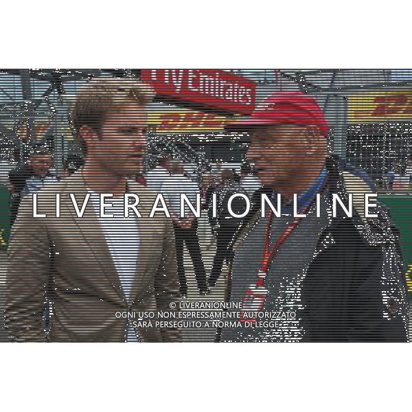 (L to R): Nico Rosberg (GER) with Niki Lauda (AUT) Mercedes Non-Executive Chairman on the grid. 16.07.2017. Formula 1 World Championship, Rd 10, British Grand Prix, Silverstone, England, Race Day. AG ALDO LIVERAI SAS ONLY ITALY