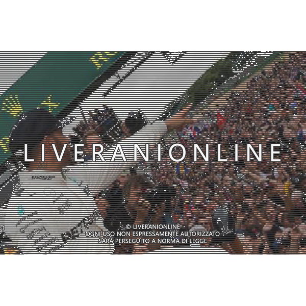 Race winner Lewis Hamilton (GBR) Mercedes AMG F1 celebrates with the fans. 16.07.2017. Formula 1 World Championship, Rd 10, British Grand Prix, Silverstone, England, Race Day. AG ALDO LIVERANI SAS ONLY ITALY