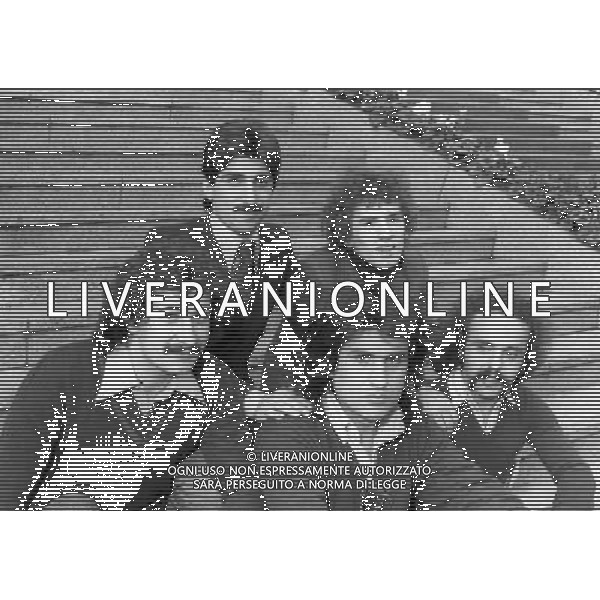 Il 26mo Festival della canzone italiana al salone delle feste del Casino\' di Sanremo dal 19 al 21 febbraio 1976 - RETROSPETTIVA nella foto Gli Albatros con Toto Cutugno ( Mario Limongelli, Lino Losito, Gilberto Trama e Massimo Vigano\' ) © ARCHIVIO / AGENZIA ALDO LIVERANI SAS
